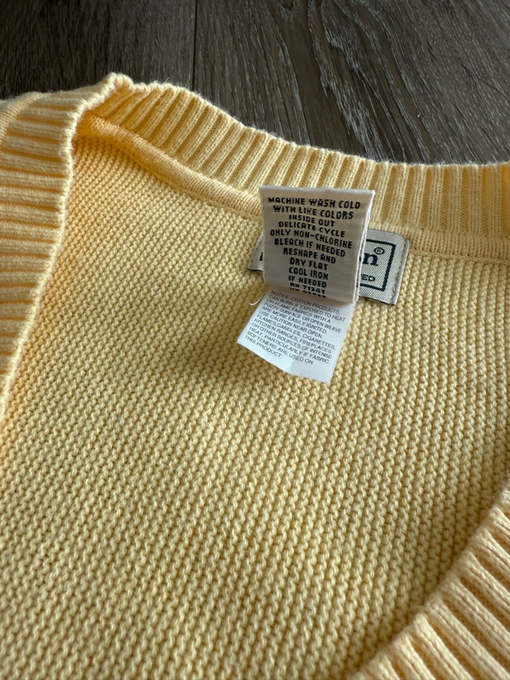 L.L. Bean Men’s Large Yellow V-Neck Sweater 100% Cotton Knit Pullover - Picture 6 of 6